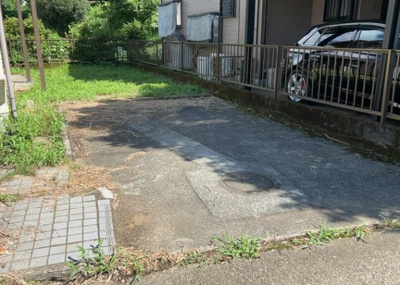 【駐車場】 | 中野中古戸建 | 車一台あたりに必要なスペースは、標準サイズの普通自動車で横幅2m50cm、長さ5mは必要になります。ただし、乗降のことも考慮して横幅3m30cm、長さ5m50cmほどは確保できるところを選びましょう。