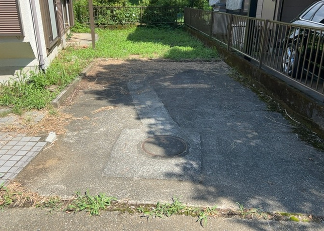 【駐車場】 | 中野中古戸建 | 駐車場と明記されていても、最小スペースでつくられた駐車場だと大型車は駐車できなかったり、出入りしにくくなったりする可能性があります。お車のサイズと購入したい物件の駐車場のサイズを現地で確認しましょう。