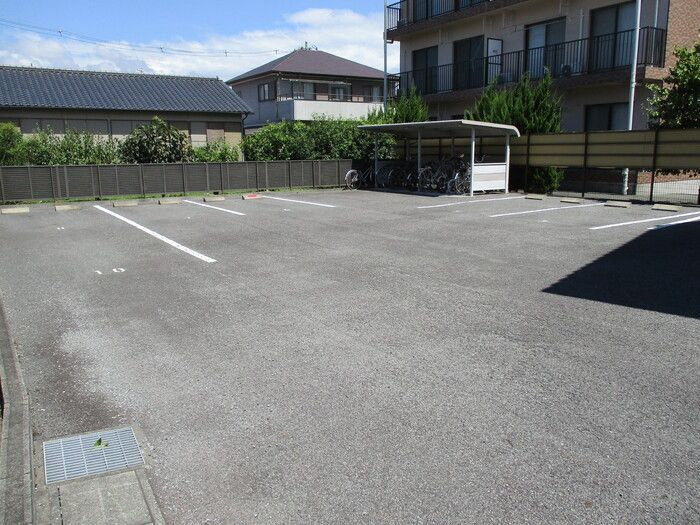 アミティ加茂川の駐車場