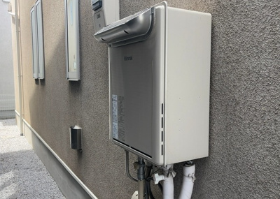 【発電・温水設備】 | 麻溝台中古戸建 | 経済的で地球環境にも優しい省エネ給湯器を採用しております。効率よくお湯を沸かすことができるため月々の光熱費削減に貢献し、いつでも快適であたたかいお風呂のお湯張りや給湯が手軽に利用できます。