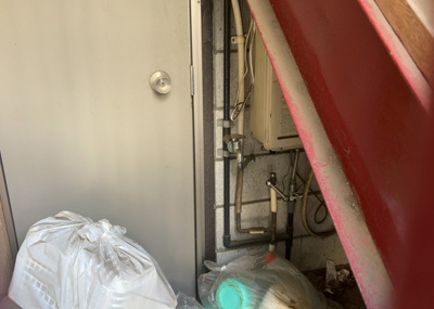 【設備】 | 下九沢中古戸建 | 敷地内に散水栓や立水栓があると便利です。水道水を直接利用できるため、水を運ぶ手間を省くことが出来ます。大量の水を必要とする洗車作業や清掃などに役立ちます。その他設備とあわせて、現地でご確認ください。