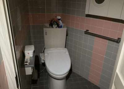 【トイレ】 | 下九沢中古戸建 | トイレは大きさや形、機能、抗菌性などが異なる多種多彩なタイプが各メーカーから出ています。それぞれに良さがあるため、事前にどういったタイプのトイレがいいのかをご家庭内で決めて、内見に行くといいでしょう。