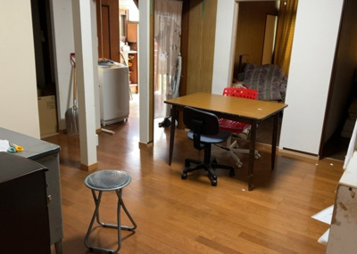 【ダイニング】 | 泉町中古戸建 | ダイニングは、食事や家族の団らんスペースとしてだけではなく、ほかの用途としても使用することができます。ダイニングテーブルを置き、食事のためのスペースを作ることでリビングとの差別化を図ることができます。