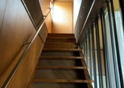 【内装】 | 泉町中古戸建 | 限られた敷地面積の場合、収納スペースを狭くして居室スペースを広く取ろうとすると、収納スペースがなくて困ることがあります。見学の際に各部屋に収納スペースがあるか、収納を置く場所はあるのか確認しましょう。