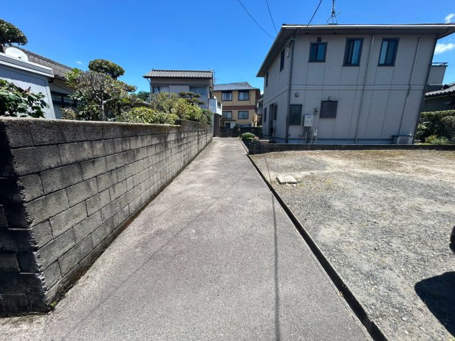 草牟田2丁目　土地　1,300万　専任　室田の前面道路含む現地写真