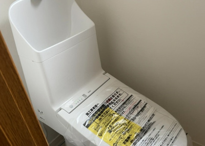 【トイレ】 | 下九沢中古戸建 | トイレは大きさや形、機能、抗菌性などが異なる多種多彩なタイプが各メーカーから出ています。それぞれに良さがあるため、事前にどういったタイプのトイレがいいのかをご家庭内で決めて、内見に行くといいでしょう。