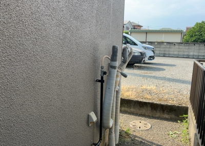【発電・温水設備】 | 大島中古戸建 | 省エネ給湯器とは従来型の給湯器より熱効率が高く、少ない燃料でたくさんのお湯を沸かすことが出来る高効率な給湯器のことを指します。また、省エネ給湯器には種類があり、利便性や効果なども様々です。