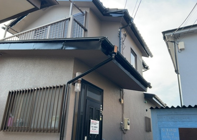 【構造・工法・仕様】 | 大島中古戸建 | 木造住宅とは土台、壁、柱など建築物の強度を支える構造体の材に木が使用されている構造を指します。構造体は建物の自重を支えるだけではなく風圧や水圧、積裁荷重などあらゆる衝撃に耐えるための基礎です。