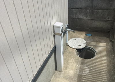 【設備】 | 相模台中古戸建 | 都市ガスや公営水道、公共下水などのライフラインがしっかり整えられています。さらに24時間換気システムを導入しているため、室内の空気を常にフレッシュに保ち、結露予防やシックハウス対策に役立ちます。