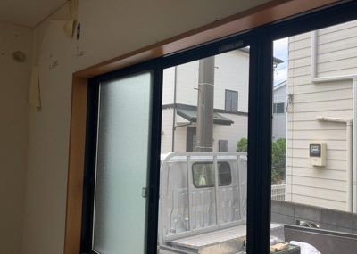 【内装】 | 相模台中古戸建 | 2025年9月に全室の壁クロスと床フローリング張替、一部建具交換、室内クリーニングを実施済みです。新生活を気持ちよくスタートできる綺麗な内装に仕上がっており、ぜひ現地の質感をご確認ください。
