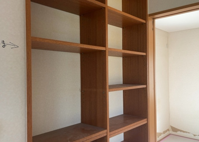 【収納】 | 相模台中古戸建 | 各部屋にしっかりとした収納が設置されており、衣類や身の回りの品々をきれいに収められます。洋服や季節物のアイテムをまとめて管理できるため、居住スペースを広く有効に活用することが可能です。