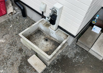 【設備】 | 東淵野辺中古戸建 | 敷地内に散水栓や立水栓があると便利です。水道水を直接利用できるため、水を運ぶ手間を省くことが出来ます。大量の水を必要とする洗車作業や清掃などに役立ちます。その他設備とあわせて、現地でご確認ください。