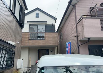 【構造・工法・仕様】 | 東淵野辺中古戸建 | 木造住宅とは土台、壁、柱など建築物の強度を支える構造体の材に木が使用されている構造を指します。構造体は建物の自重を支えるだけではなく風圧や水圧、積裁荷重などあらゆる衝撃に耐えるための基礎です。