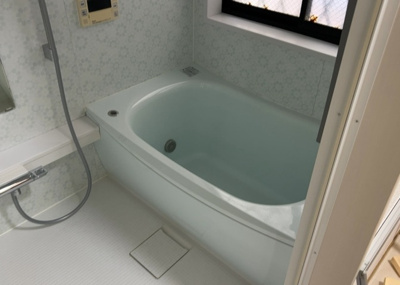 【浴室】 | 東淵野辺中古戸建 | 入浴時の快適さも大事なことですが、綺麗な状態を維持できなければ気持ちよく入浴できません。毎日の掃除が楽という点は大事なポイントになります！カビが生えにくく掃除がしやすい、壁や浴槽を選ぶといいでしょう。