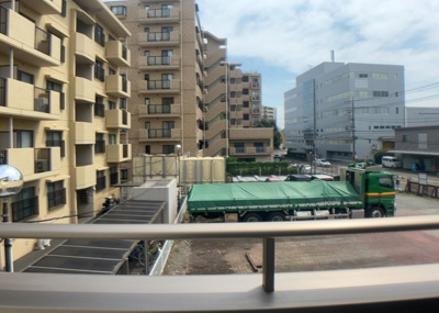【展望】 | ひばりが丘中古戸建 | 眺望を気にして物件を探す場合、前面に建物が建っていないか現地で確認しましょう！前面に建物があると景色はもちろん、日当たりや風通しにも影響が出てきます。住んだ時のことを想像しながら現地見学をしましょう。