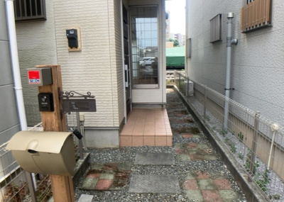 【庭】 | ひばりが丘中古戸建 | 庭があることでガーデニングや家庭菜園はもちろん、こどもの遊び場やペットを放して遊ぶことができます。また、家の周囲に余裕があるということです。隣地との間があれば、十分な日当たりと、風通しが確保できます。