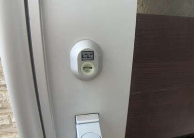 【防犯設備】 | ひばりが丘中古戸建 | 当然のことではありますが、オートロックやセンサーライト、ホームセキュリティーなどの防犯設備があれば、小さいお子様がいるご家庭も安心ですよね！まず物件購入の際は、防犯設備もチェックするようにしましょう。