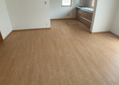 【ダイニング】 | ひばりが丘中古戸建 | ダイニングは、食事や家族の団らんスペースとしてだけではなく、ほかの用途としても使用することができます。ダイニングテーブルを置き、食事のためのスペースを作ることでリビングとの差別化を図ることができます。