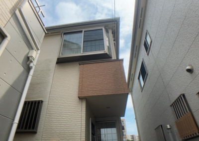 【構造・工法・仕様】 | ひばりが丘中古戸建 | 木造住宅とは土台、壁、柱など建築物の強度を支える構造体の材に木が使用されている構造を指します。構造体は建物の自重を支えるだけではなく風圧や水圧、積裁荷重などあらゆる衝撃に耐えるための基礎です。