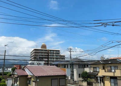 【展望】 | 山際中古戸建 | 眺望を気にして物件を探す場合、前面に建物が建っていないか現地で確認しましょう！前面に建物があると景色はもちろん、日当たりや風通しにも影響が出てきます。住んだ時のことを想像しながら現地見学をしましょう。