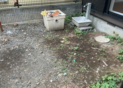 【庭】 | 飯山南中古戸建 | 庭があることでガーデニングや家庭菜園はもちろん、こどもの遊び場やペットを放して遊ぶことができます。また、家の周囲に余裕があるということです。隣地との間があれば、十分な日当たりと、風通しが確保できます。