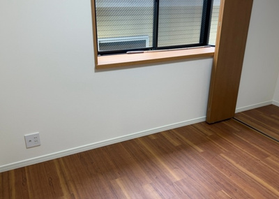 【子供部屋】 | 飯山南中古戸建 | 子供が何人でも年齢によっては、受験時にしっかり壁のある個室があった方が良い場合もあります。難しい問題ですが、兄弟の人数や、性別や年齢差によって状況が異なりますので、数年後のこともしっかり考えましょう。