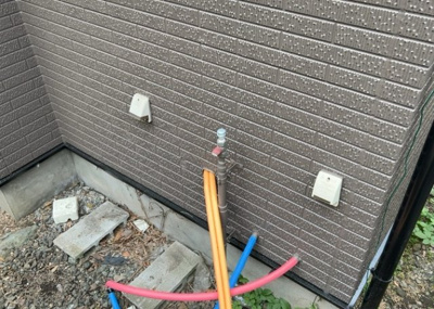 【発電・温水設備】 | 飯山南中古戸建 | 省エネ給湯器とは従来型の給湯器より熱効率が高く、少ない燃料でたくさんのお湯を沸かすことが出来る高効率な給湯器のことを指します。また、省エネ給湯器には種類があり、利便性や効果なども様々です。