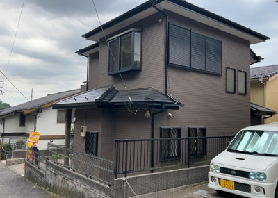 【構造・工法・仕様】 | 飯山南中古戸建 | 木造住宅とは土台、壁、柱など建築物の強度を支える構造体の材に木が使用されている構造を指します。構造体は建物の自重を支えるだけではなく風圧や水圧、積裁荷重などあらゆる衝撃に耐えるための基礎です。