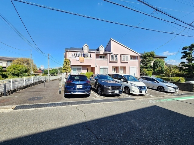 グリーンエミネンスの駐車場