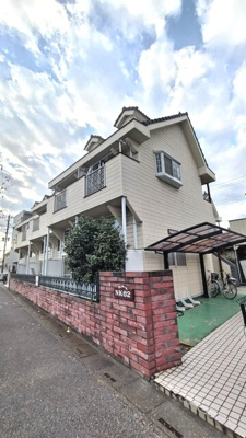落ち着いた雰囲気の外観です♪