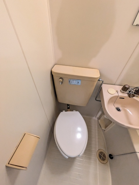 ★落ち着ける独立したトイレスペース★