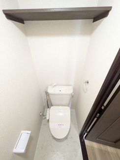 ★落ち着ける独立したトイレスペース★