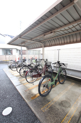 ■共用設備■専用駐輪場あり
