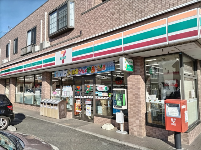 セブン－イレブン 鳩ケ谷里店まで120ｍ