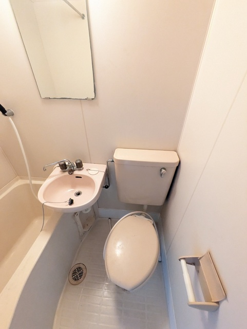 ★落ち着ける独立したトイレスペース★