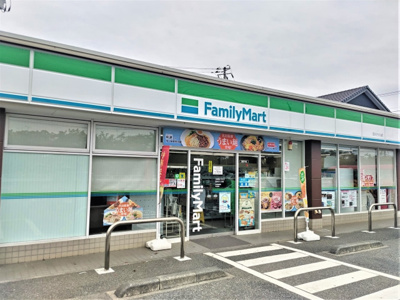 ファミリーマート 吉川さくら店まで110ｍ
