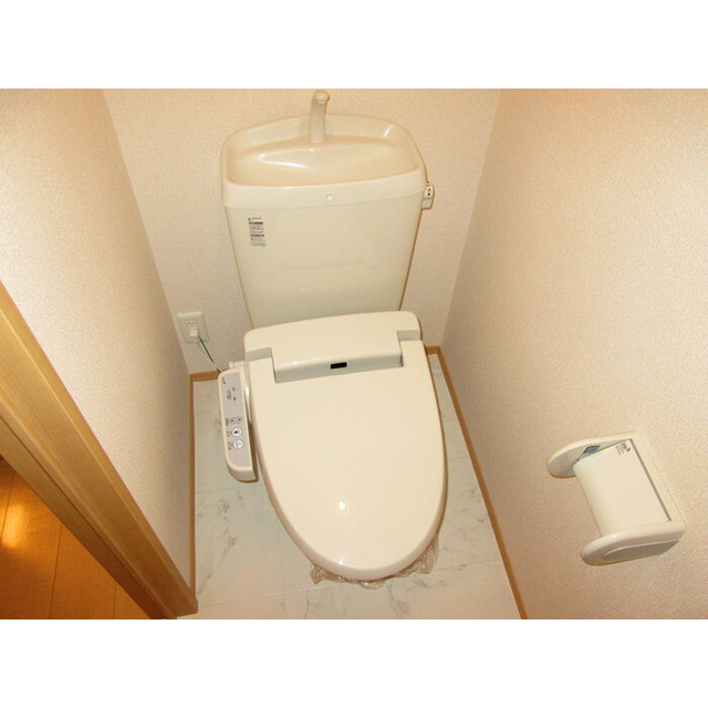各務原市鵜沼三ツ池町２丁目のアパートのトイレ