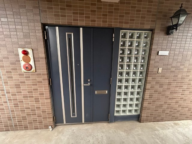 エクセランカツキの玄関