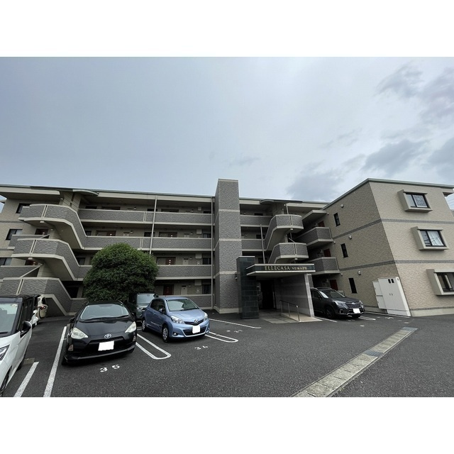 エルカーサ沼津の駐車場