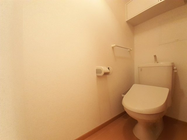 ハルトリーゲルＣのトイレ|ゆったりとした空間のトイレです