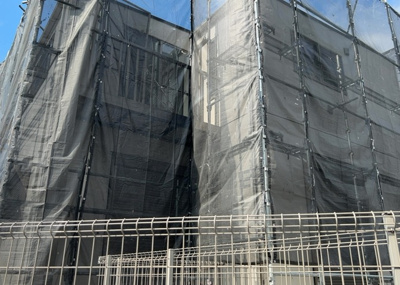 【バルコニー】 | 林中古戸建 | バルコニーは、建物内から室外へ楽に出入りできる便利なスペースです。また、バルコニーには手すりを付けることが義務付けられており、手すりの高さは110cm以上で施工することが建築基準法で定められています。