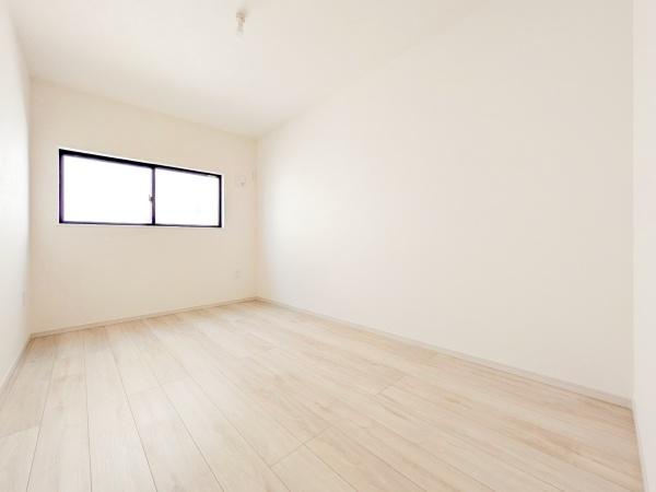横浜市緑区北八朔町の新築一戸建の洋室|落ち着きのある洋室です！
休日はこちらでおくつろぎ下さい♪
