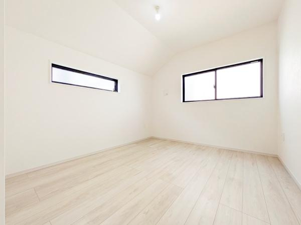 横浜市緑区北八朔町の新築一戸建の洋室|クローゼットもあるので収納にも困りません！
荷物が多い方にも安心です。