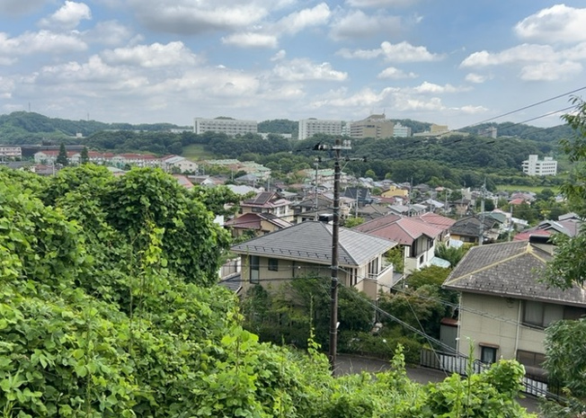 【展望】 | 森の里中古戸建 | 眺望を気にして物件を探す場合、前面に建物が建っていないか現地で確認しましょう！前面に建物があると景色はもちろん、日当たりや風通しにも影響が出てきます。住んだ時のことを想像しながら現地見学をしましょう。
