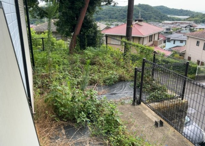 【庭】 | 森の里中古戸建 | 庭があることでガーデニングや家庭菜園はもちろん、こどもの遊び場やペットを放して遊ぶことができます。また、家の周囲に余裕があるということです。隣地との間があれば、十分な日当たりと、風通しが確保できます。