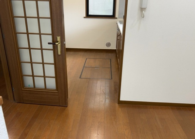 【キッチン】 | 森の里中古戸建 | ダイニングとキッチンの間を扉や壁などで仕切らず、一体化させた間取りです。キッチンカウンターがついている物件ならば、食事をキッチンカウンターで取ることで、ダイニングスペースをリビングとして使用できます。