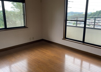 【子供部屋】 | 森の里中古戸建 | 子供が何人でも年齢によっては、受験時にしっかり壁のある個室があった方が良い場合もあります。難しい問題ですが、兄弟の人数や、性別や年齢差によって状況が異なりますので、数年後のこともしっかり考えましょう。
