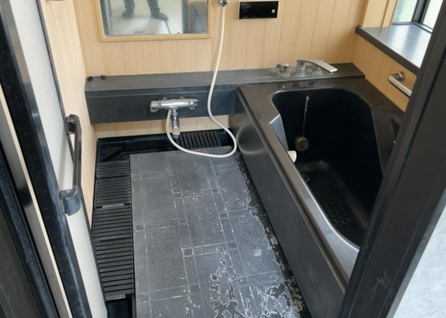 【浴室】 | 森の里中古戸建 | 入浴時の快適さも大事なことですが、綺麗な状態を維持できなければ気持ちよく入浴できません。毎日の掃除が楽という点は大事なポイントになります！カビが生えにくく掃除がしやすい、壁や浴槽を選ぶといいでしょう。