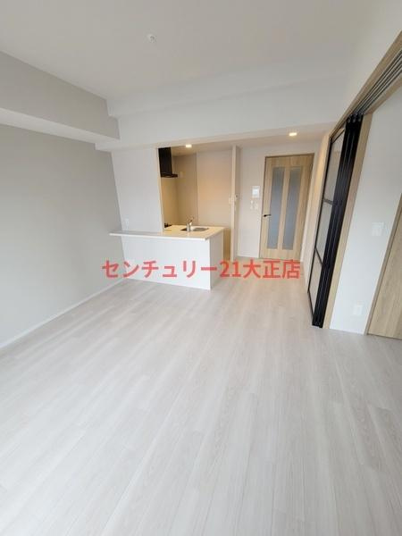 Louis Residence 弁天町の居間・リビング|★広々リビング★