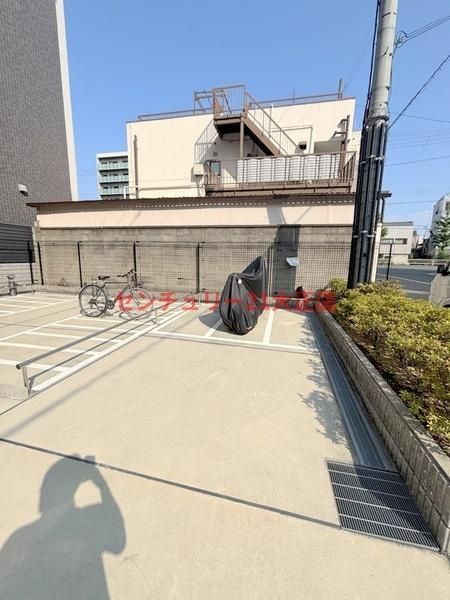 大阪市港区市岡元町１丁目の賃貸マンションの駐車場